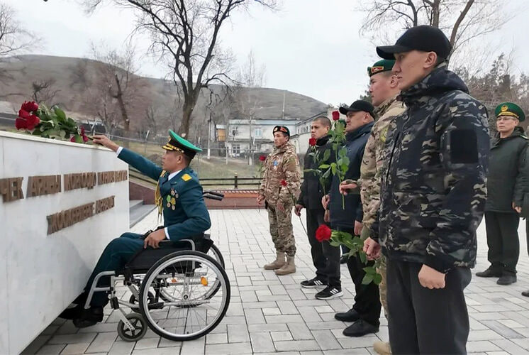 Пограничники почтили память погибших в Ата-Бейите: фото
