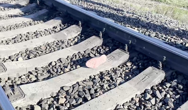 Трагедия на переезде в Кара-Балте: 16-летний подросток погиб под колесами поезда Подросток погиб от поезда: подробности аварии в Кара-Балте