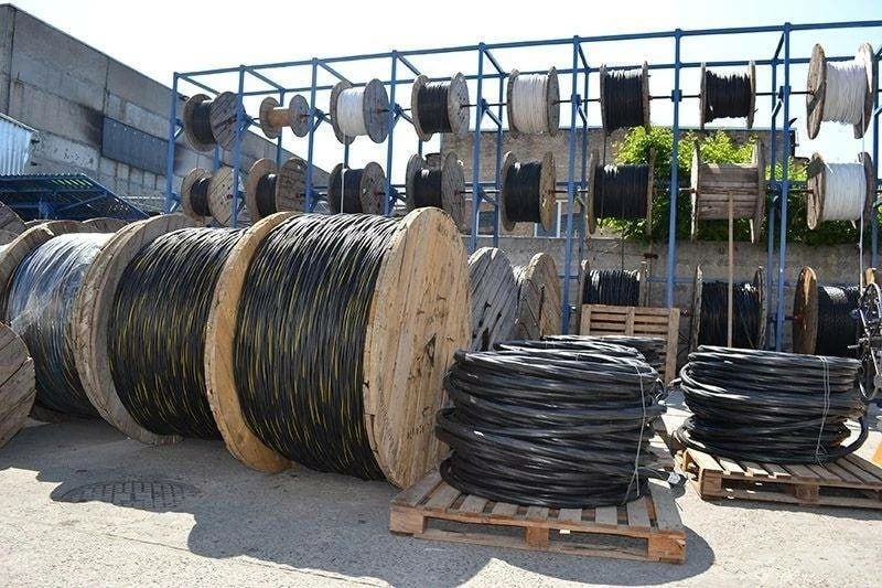 Кто должен платить? В Бишкеке жильцам предложили чинить лифт и свет «за свой счет» Жителям Бишкека предложили чинить лифт и свет за свой счет