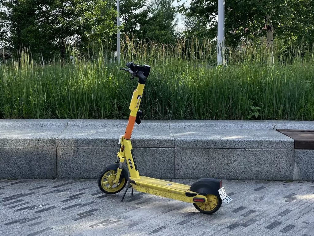 Блокировка самокатов в Бишкеке: кому грозит, что нужно знать