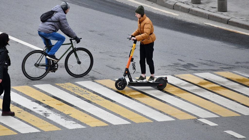 Почему самокаты всех бесят, но их становится только больше