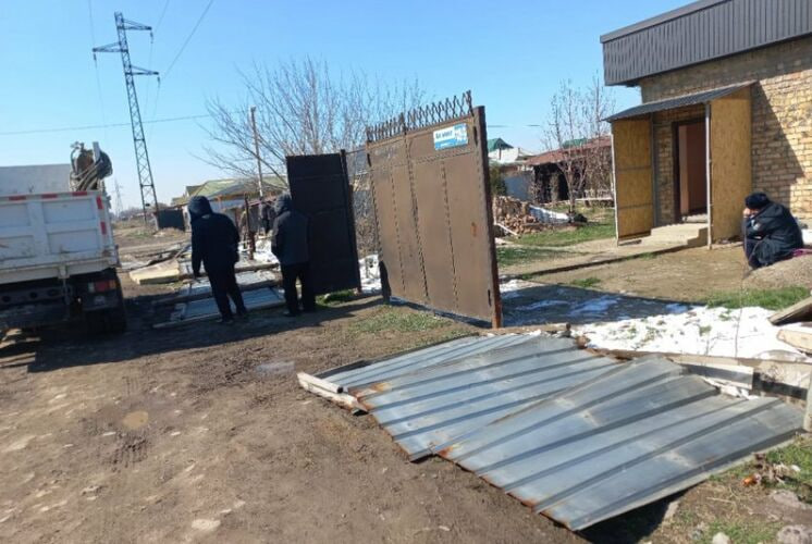 В Бишкеке сносят все постройки ради строительства улицы