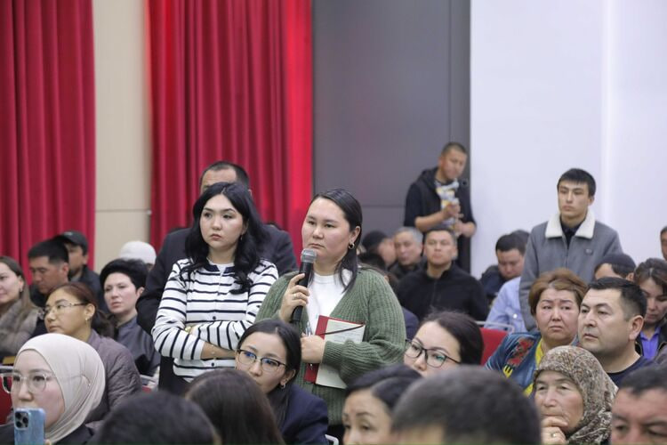 Глава налоговой провел встречу с предпринимателями в Оше