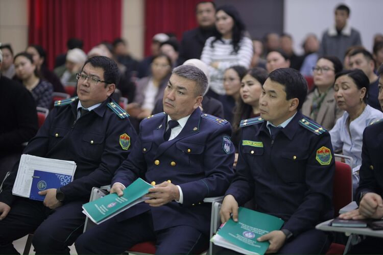 Глава налоговой провел встречу с предпринимателями в Оше