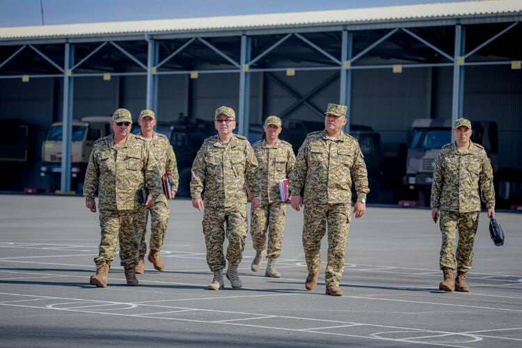 Проверка армии без предупреждения: генерал Шаршеев оценил готовность частей в Ошском гарнизоне Оценка готовности армии: как прошла внезапная проверка