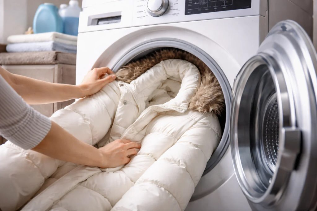 Как правильно стирать пуховик в стиральной машине