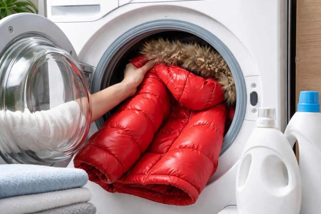 Как правильно стирать пуховик в стиральной машине