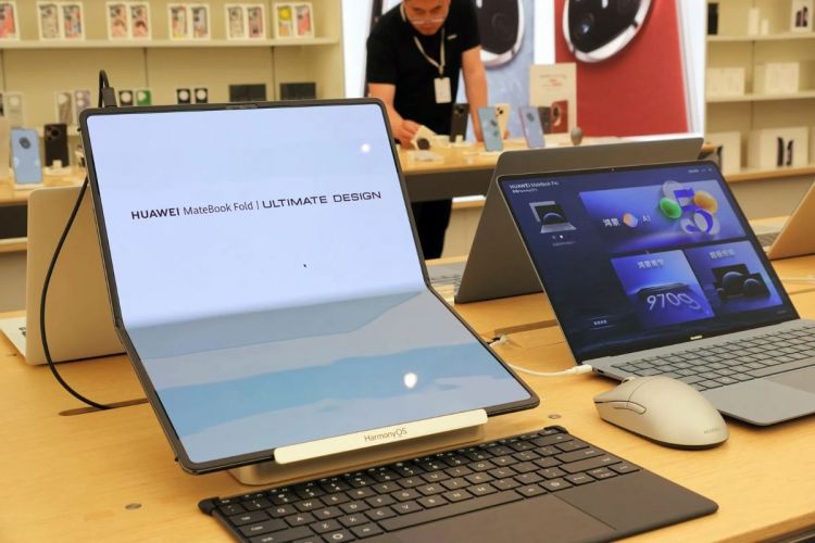 Huawei представила складной MateBook Fold 2026 с 18-дюймовым OLED-экраном и ИИ Huawei представила MateBook Fold 2026 с 18-дюймовым складным OLED-экраном, Kirin X90 Plus, HarmonyOS 6.1, ИИ-функциями и ценой от $3700.