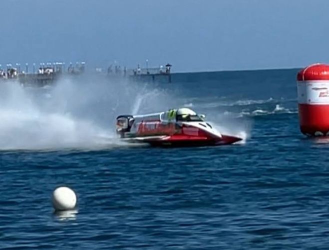 На Иссык-Куле проходит второй этап чемпионата мира Formula 1 H2O На Иссык-Куле проходит второй этап чемпионата мира UIM Formula 1 H2O. Победителей водно-моторных гонок определят 2 августа.