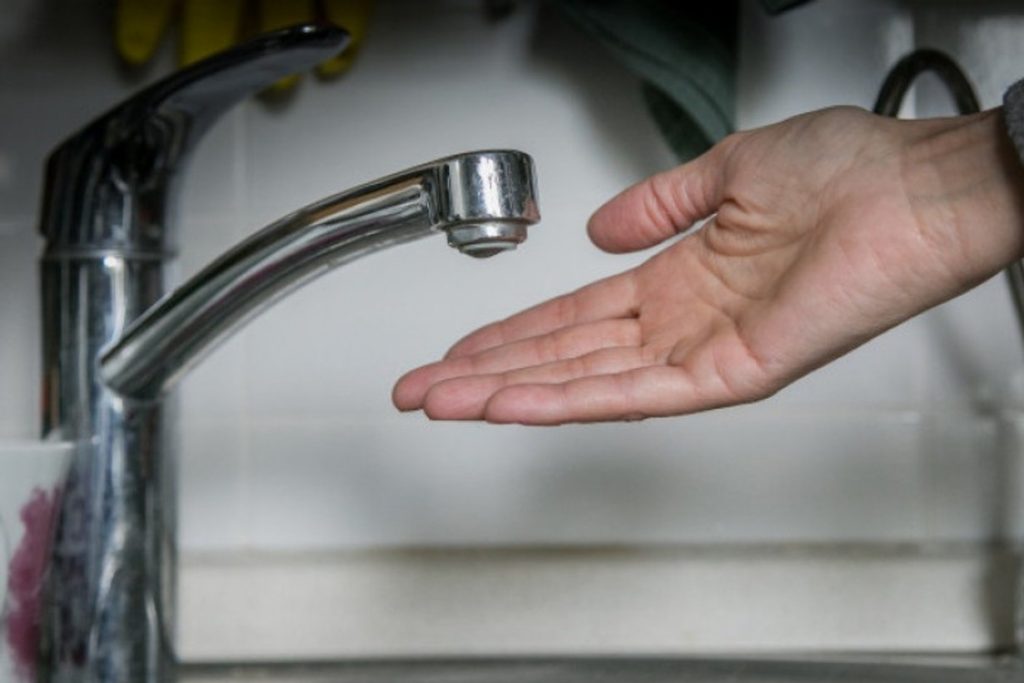 Отключение воды в Бишкеке 23 октября: какие улицы останутся без воды с 10:00 до 22:00 Отключение воды в Бишкеке 23 октября: ремонт водовода